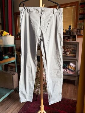 Lululemon light gray brushed fabric slacks size 34